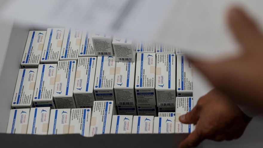 Dosis de la nueva vacuna monodosis de Janssen. EFE/Javier Etxezarreta