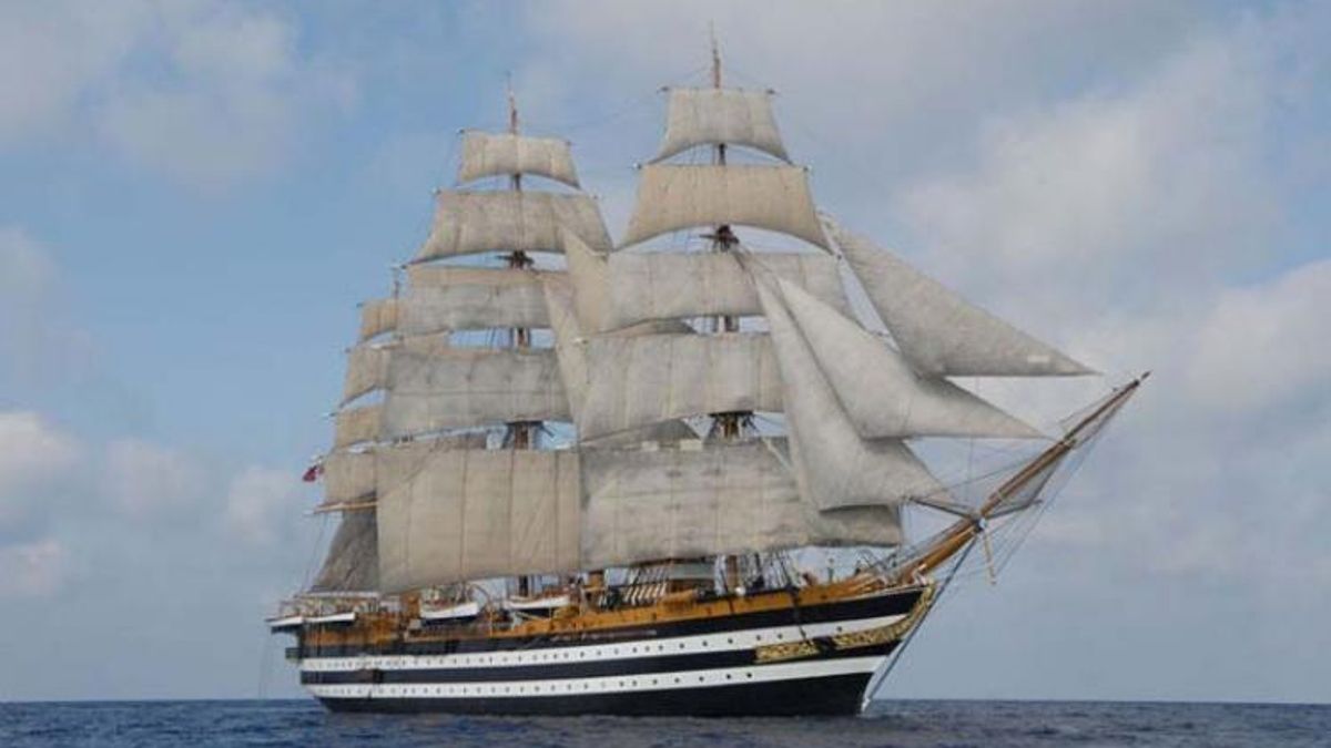Italian Navy's Amerigo Vespucci Docks in Spain