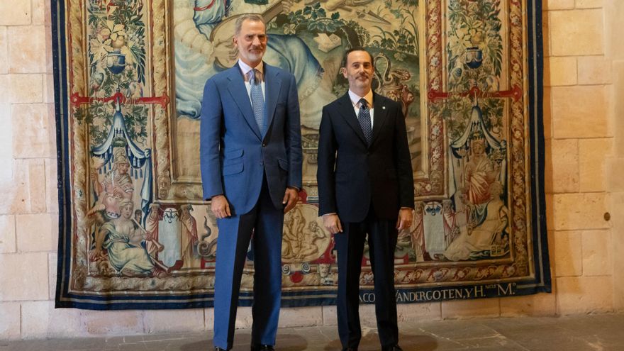 El Rey de España, Felipe VI, junto al presidente del Parlament, Gabriel Le Senne