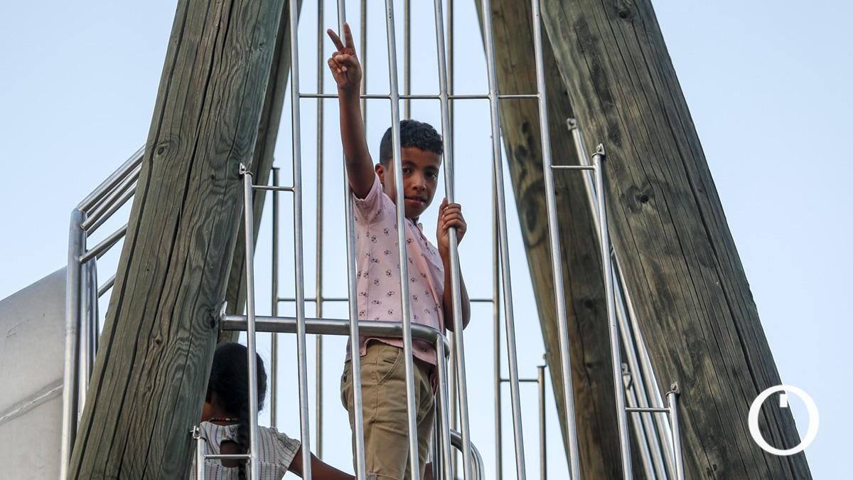 Niños saharauis del programa 'Vacaciones en paz' visitan la Ciudad de los Niños.