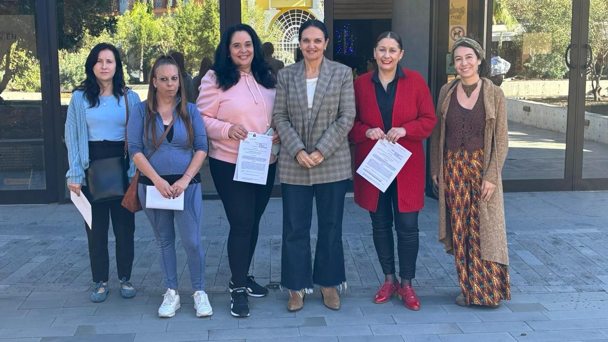 El Cabildo entrega 17 nuevos carnés a profesionales de la artesanía de La Palma