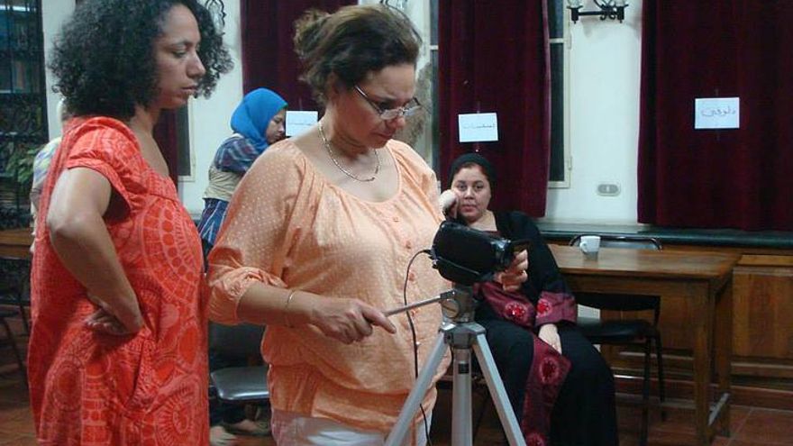 Las mujeres árabes tras la cámara