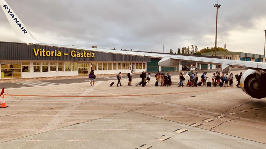 Las instituciones, dispuestas a poner hasta 13.000 euros por cada vuelo desde Vitoria con Madrid y Barcelona