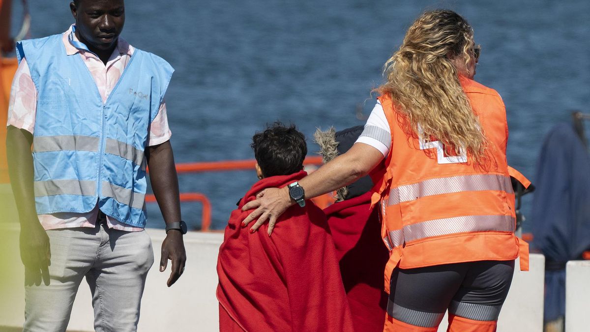 Un nuevo rescate eleva a 153 las personas auxiliadas de 2 barcazas y llevadas a Lanzarote