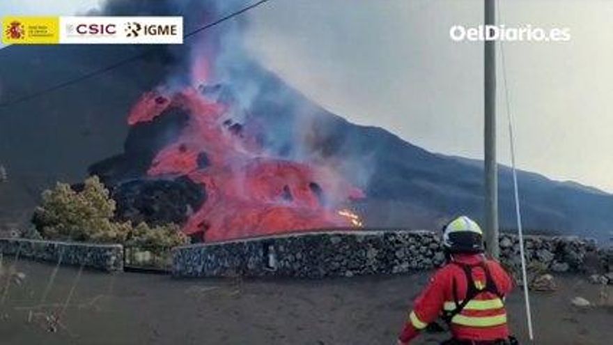La nueva colada del volcán y el cambio en la orientación del viento generan nueva preocupación en La Palma