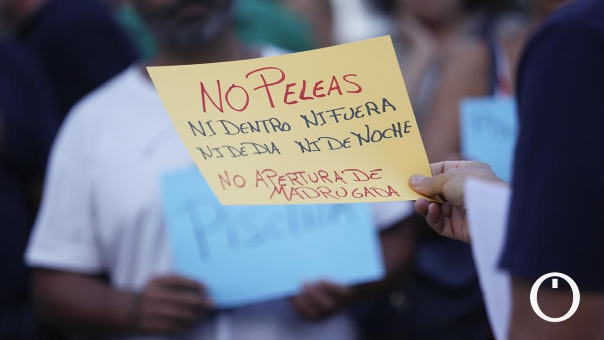 Protesta vecinal en la piscina de la Fuensanta