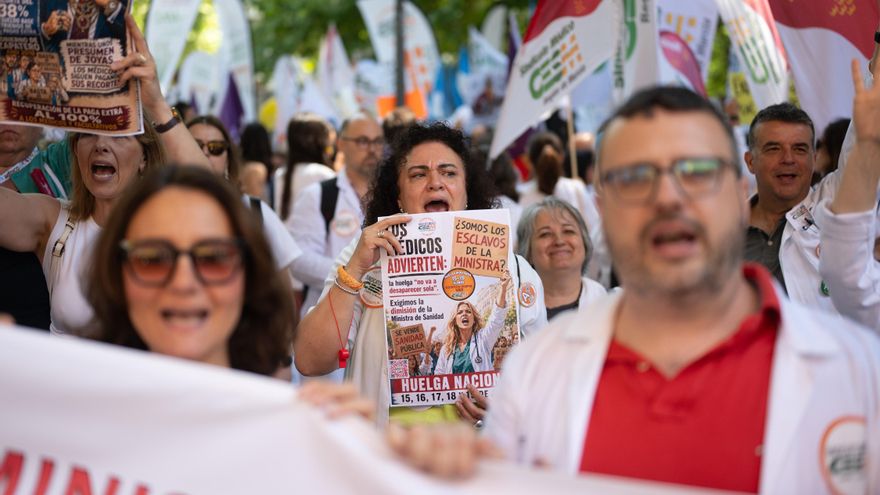 Los sindicatos médicos amenazan con el conflicto total mientras Sanidad les acusa de no ser honestos con los profesionales