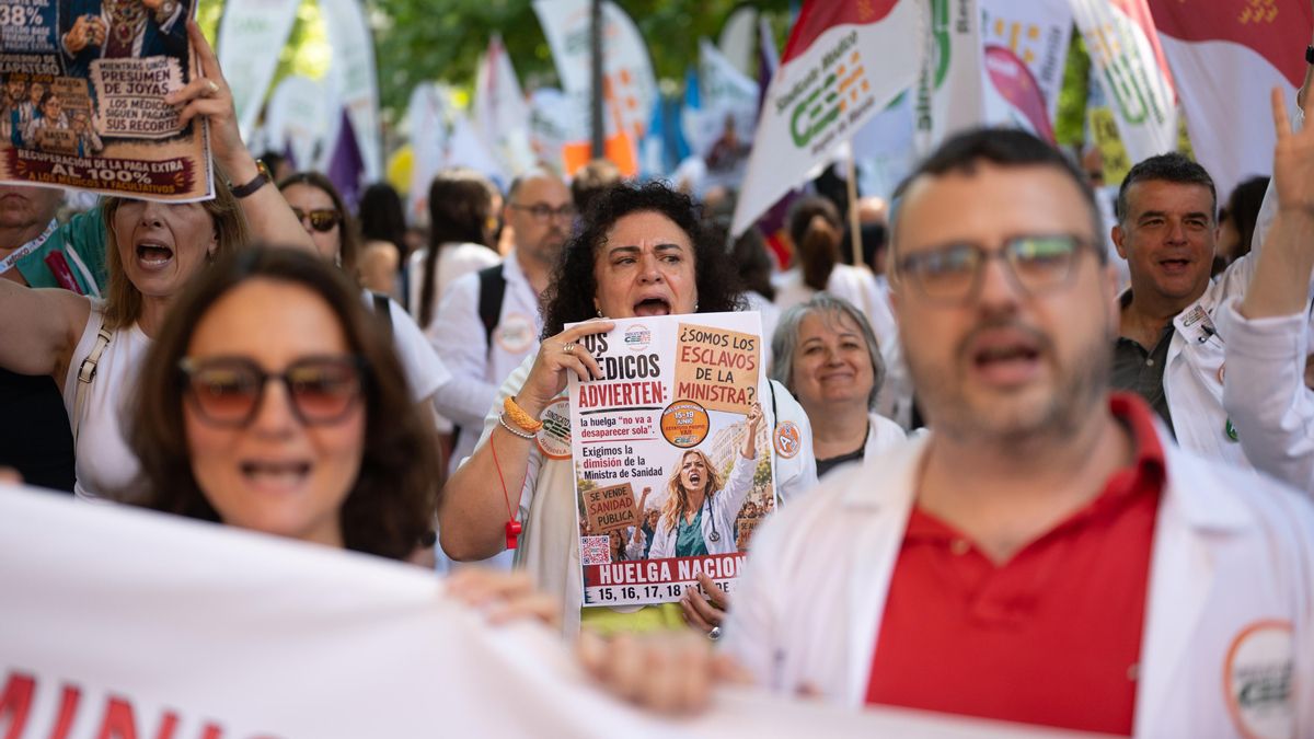 Los sindicatos médicos amenazan con el conflicto total mientras Sanidad les acusa de no ser honestos con los profesionales