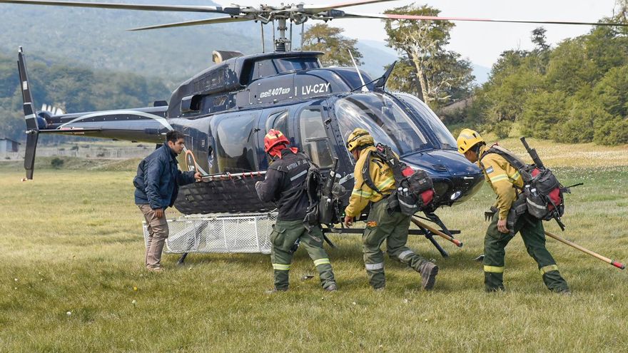 Dividen en seis el área afectada por los incendios de bosques en el Parque Nacional Los Alerces