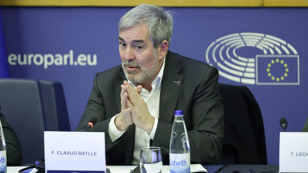 El presidente de Canarias, Fernando Clavijo, durante una sesión de la Conferencia de Presidentes de las Regiones Ultraperiféricas, este martes en la sede del Parlamento Europeo, en Estrasburgo.