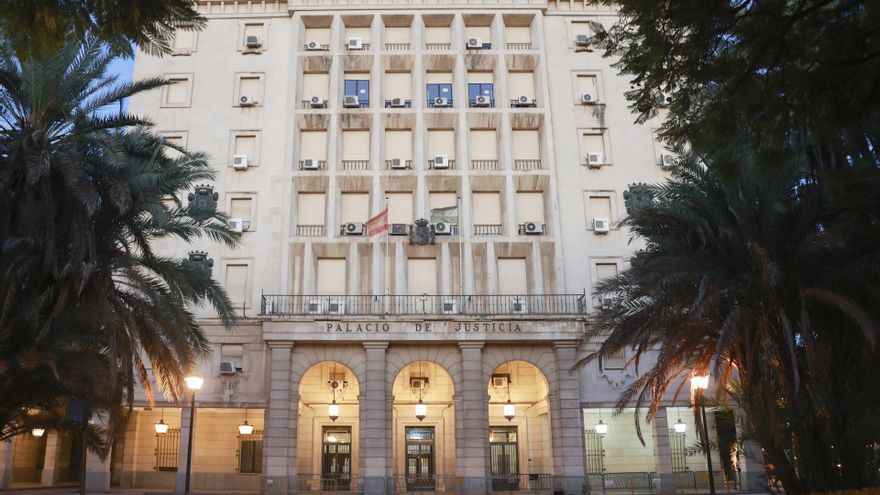 Archivo - Fachada de los Juzgados de El Prado de San Sebastián de Sevilla.