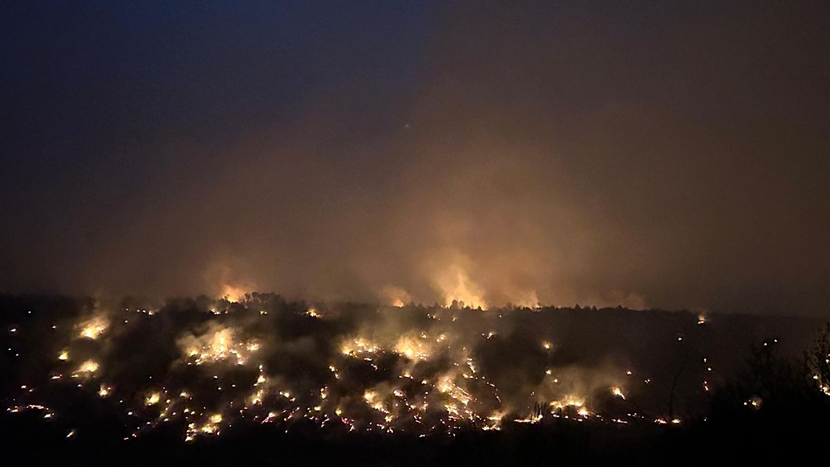 Focos del incendio durante la noche