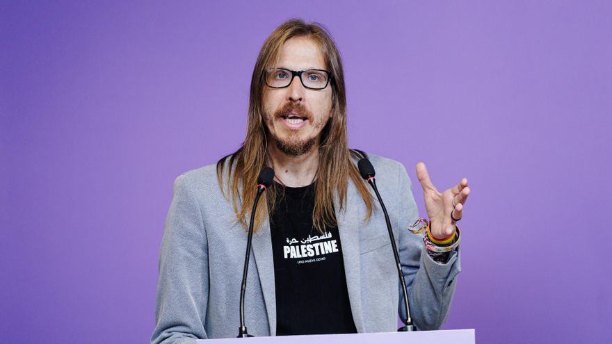 Archivo - El secretario de Organización y portavoz de Podemos, Pablo Fernández, ofrece una rueda de prensa para analizar las consecuencias de las protestas propalestinas en la última etapa de la Vuelta a España, a 15 de septiembre de 2025, en Madrid (Espa