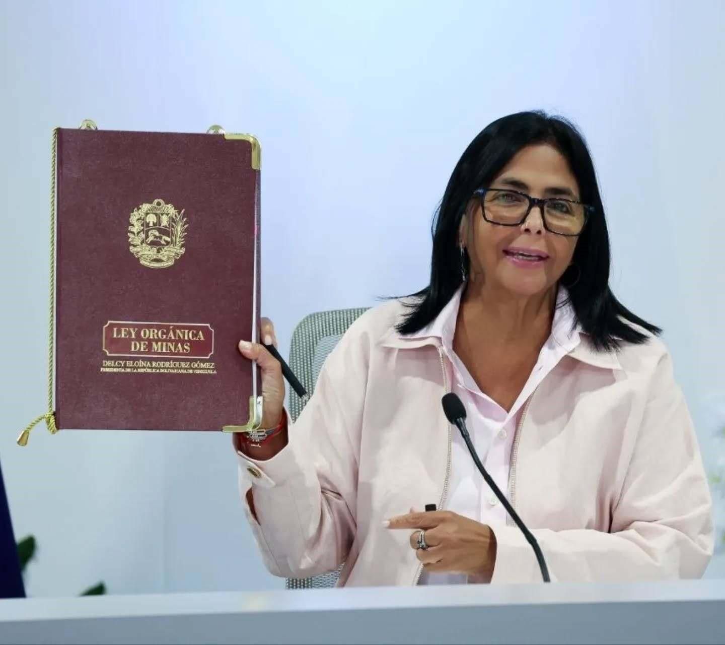 La presidenta de Venezuela promulgó la Ley Orgánica de Minas el 16 de abril. Foto: cortesía Asamblea Nacional de Venezuela