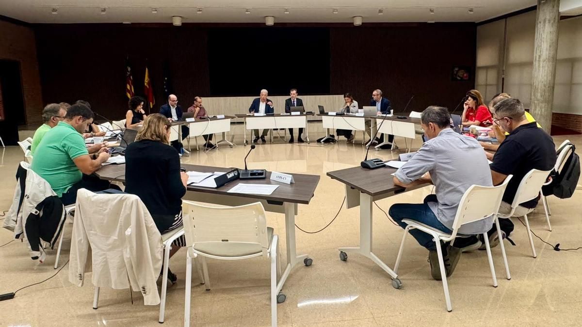 Los sindicatos docentes rechazan el calendario de la conselleria y acusan al Consell de paralizar las mejoras educativas