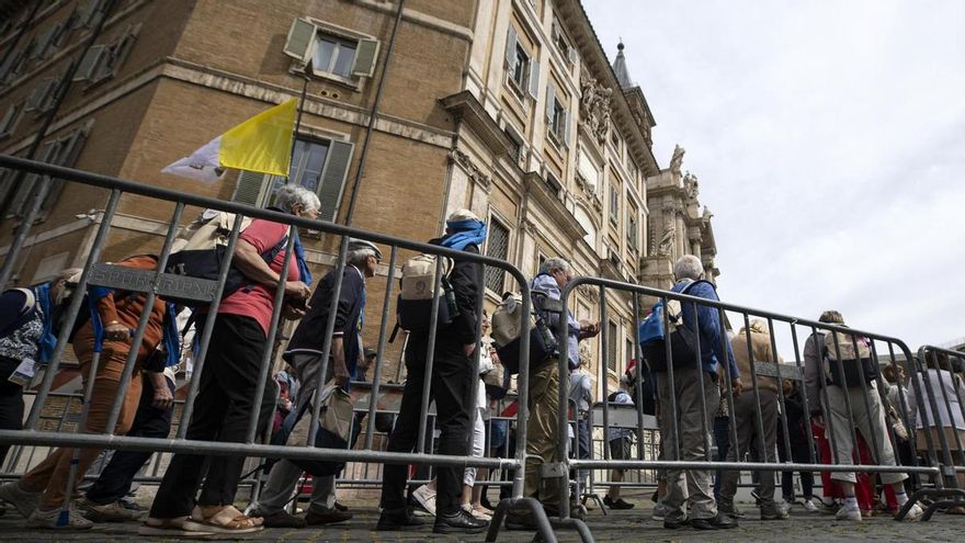 Un grupo de peregrinos visita la basílica de Santa María La Mayor, en Roma.
