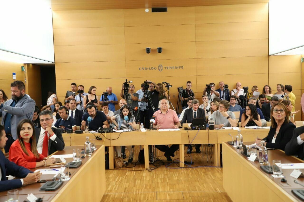 Pleno extraordinario en el Cabildo de Tenerife