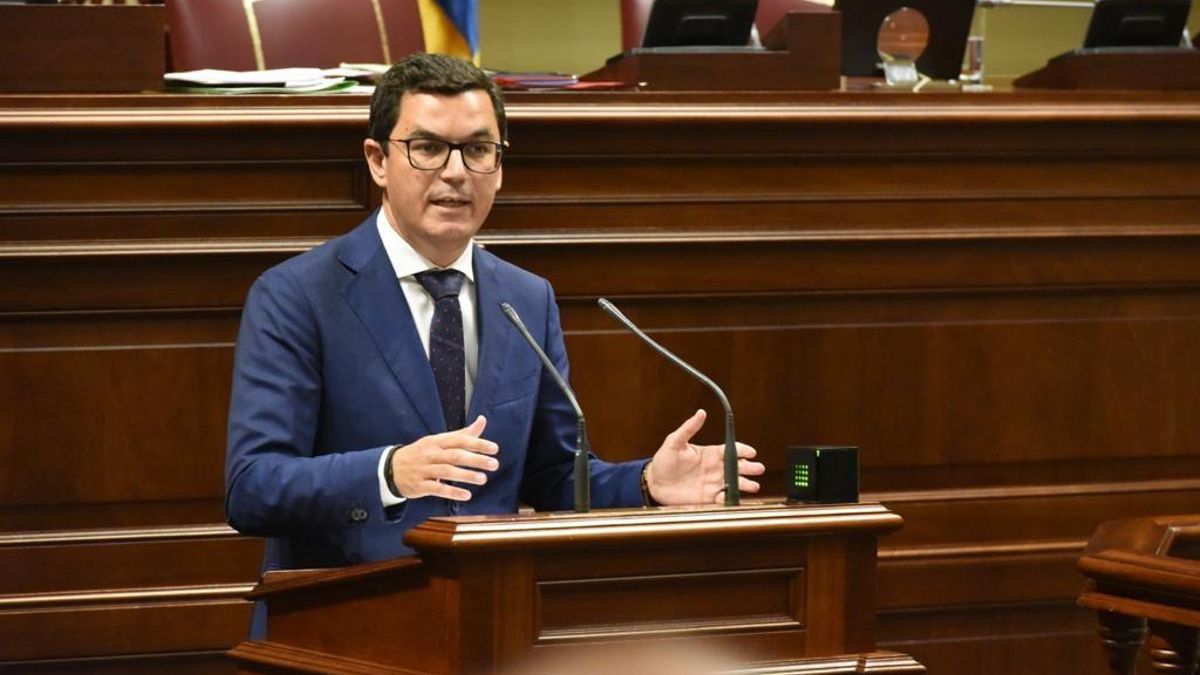 Pablo Rodríguez, durante un pleno en el Parlamento canario.