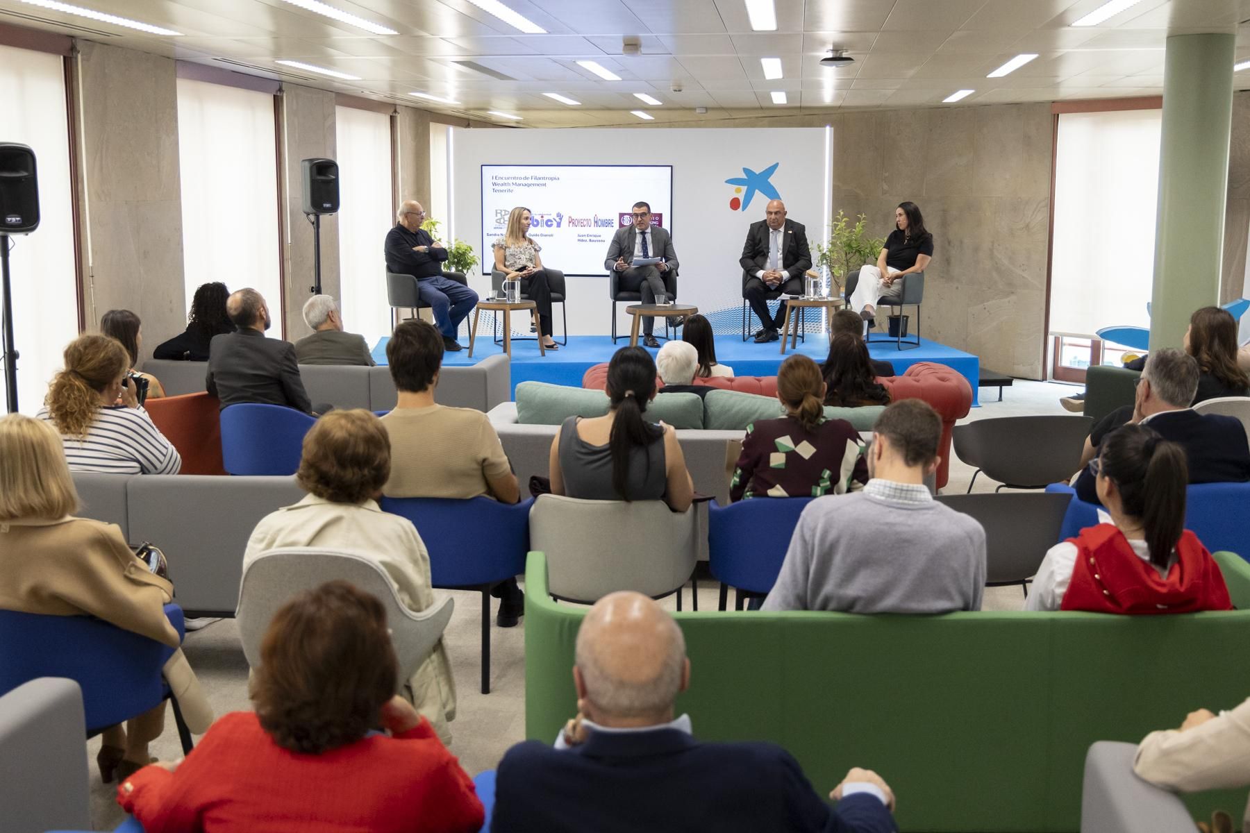 CaixaBank reúne en Tenerife a clientes de banca privada en una jornada sobre filantropía y responsabilidad social.