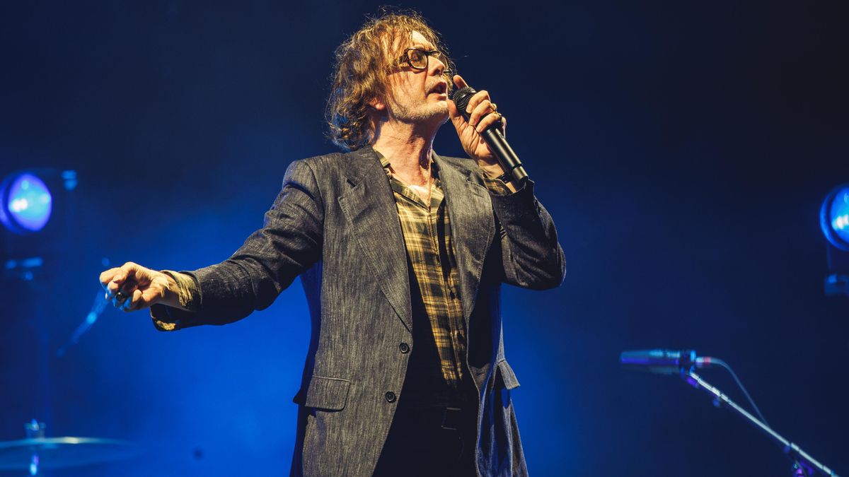 Jarvis Cocker, cantante de Pulp, durante su concierto en Mad Cool 2026
