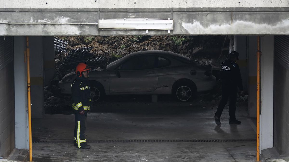 Hundimiento del parking de Nueva Montaña en Santander. | JOAQUÍN GÓMEZ SASTRE