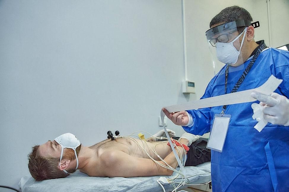 El doctor Dámaso Moreno, junto a Adriá Ortolá