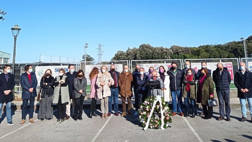 El alcalde de Villaescusa dirige unas palabras a los concentrados.