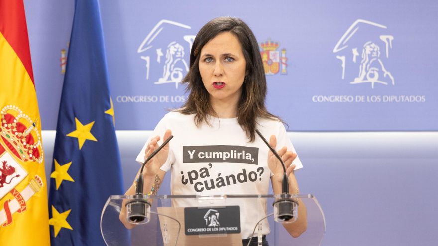 La secretaria general de Podemos, Ione Belarra, durante una rueda de prensa, en el Congreso de los Diputados, a 17 de febrero de 2026, en Madrid (España).