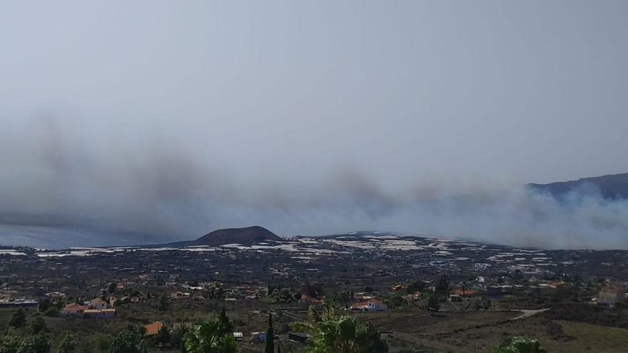 El incendio de El Paso, en la imagen, se ha extendido al municipio de Los Llanos de Aridane.