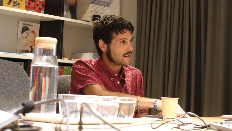 David García, durante el encuentro de socios en la redacción de elDiario.es para comentar el debate del estado de la nación.