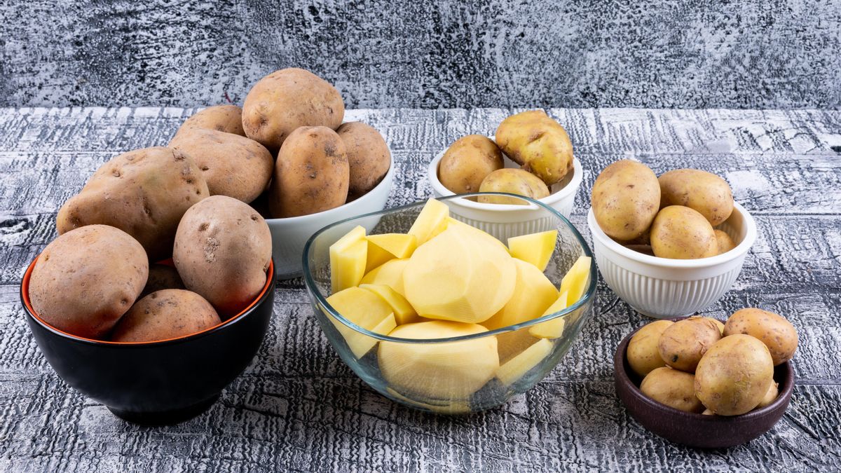 Tener patatas en conserva o ya cocidas previamente y guardadas en la nevera hace más ágiles algunas preparaciones