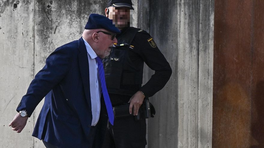 El excomisario José Manuel Villarejo llega a la sede de la Audiencia Nacional. EFE/ Fernando Villar