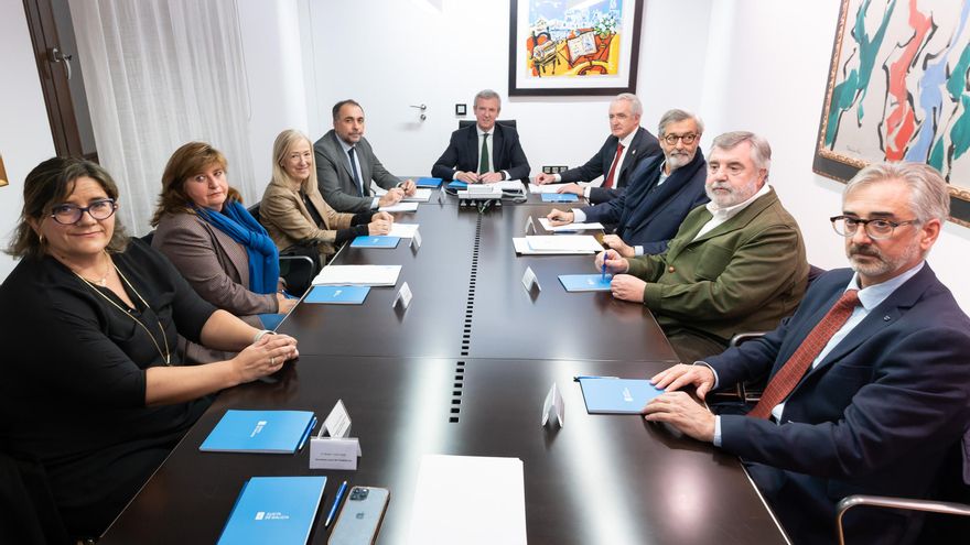 La Xunta de Galicia pretende mitigar el malestar de los médicos de primaria flexibilizando que trabajen en la privada