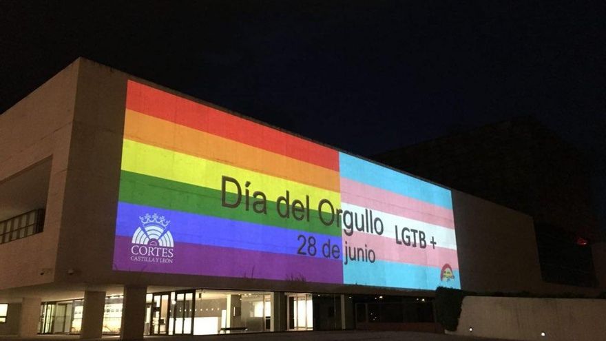 El presidente del Parlamento de Castilla y León (Vox) se niega a iluminar el edificio el día del Orgullo LGTBI porque no es un colectivo "vulnerable"