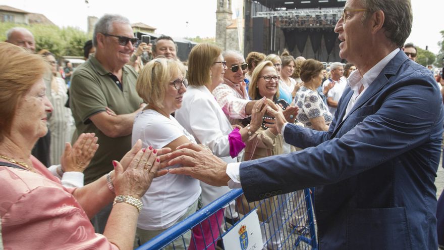 Feijóo afirma en Galicia que la principal causa de los incendios son “personas desalmadas” y su “actividad incendiaria”