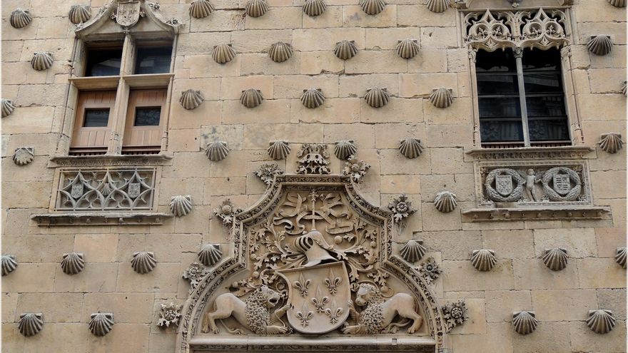 Fachada del Palacio de Las Conchas.