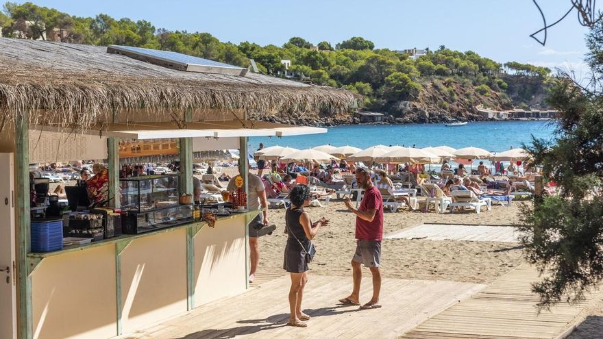 Turistas en Santa Eulària.