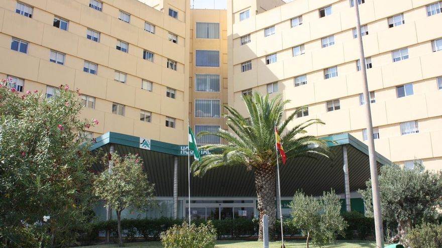 Fallecen en la UCI otros dos inmigrantes de la patera rescatada a la deriva en el mar de Alborán