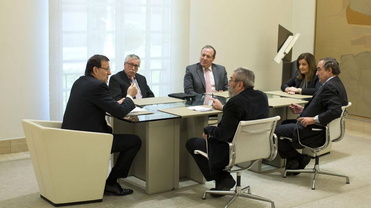 Rajoy, Báñez, Toxo, Méndez, Rosell y Terciado en la reunión que han mantenido hoy en Moncloa / La Moncloa