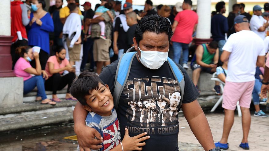 ONG pide protección para menores migrantes que viajan en caravana por México