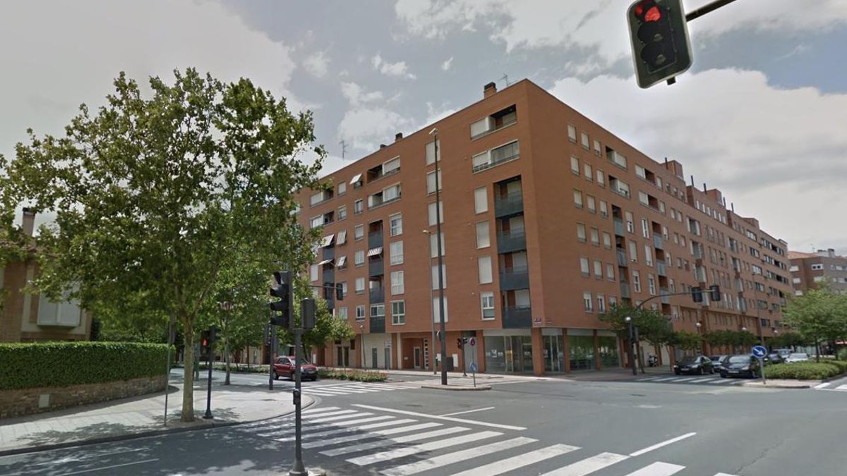 Trasladado a Vitoria un hombre atropellado en la calle General Urrutia de Logroño