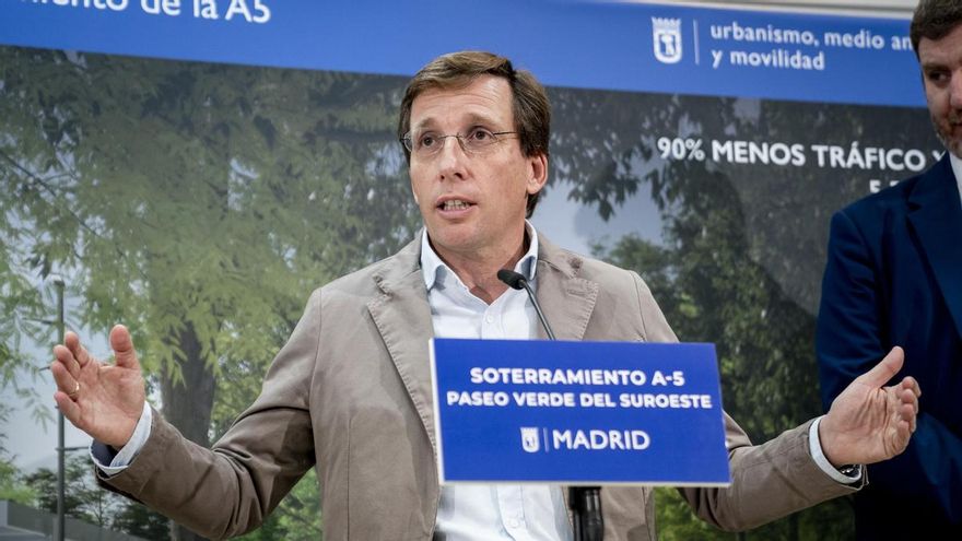 El alcalde de Madrid José Luis Martínez Almeida este viernes durante el inicio de las obras de la A-5 en la capital.