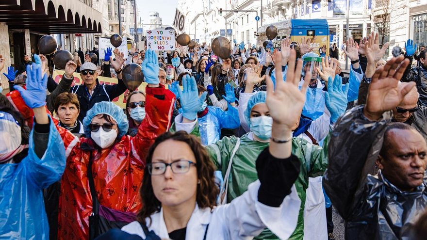 La rebelión de los médicos suplentes de Madrid abocados al paro por negarse a trabajar en centros colapsados