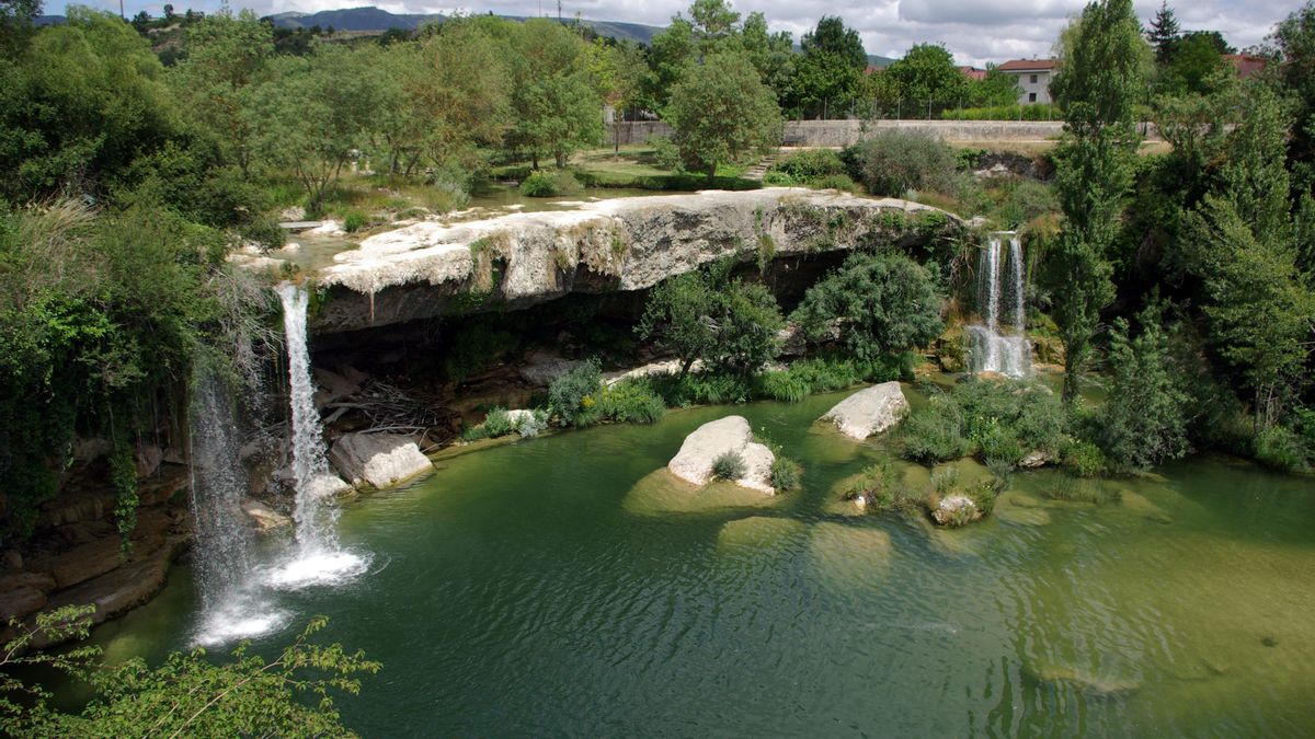 Vista de la cascada del Peñón, ubicada en Pedrosa de la Tobalina, en la provincia de Burgos.