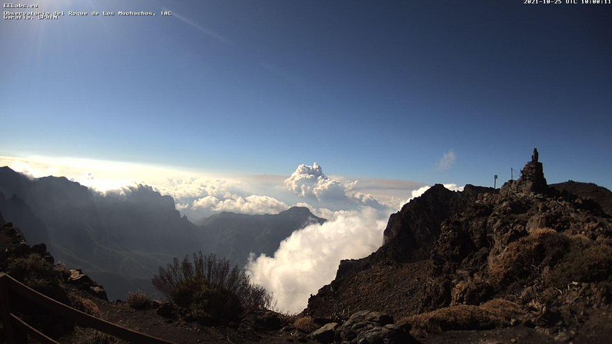 Las cenizas del volcán extenderán este martes hacia el suroeste de La Palma