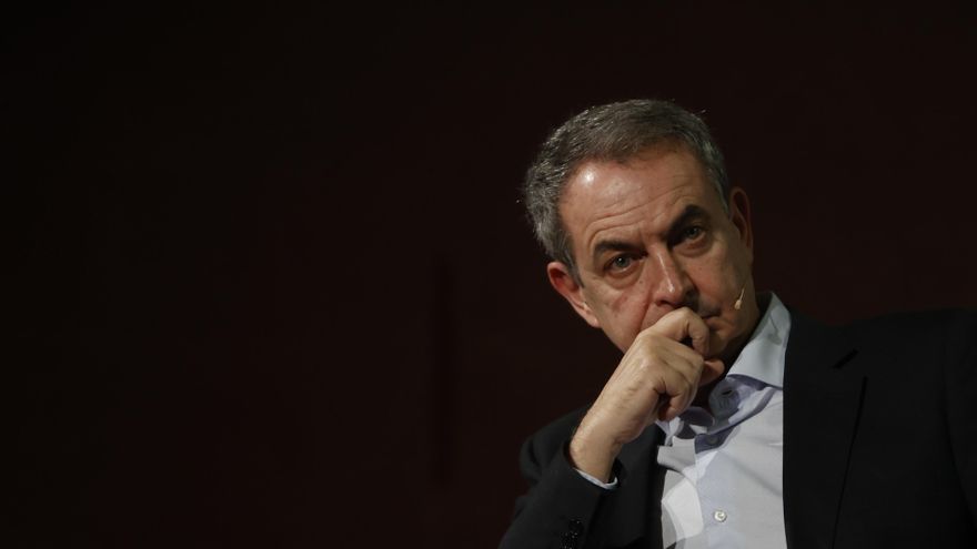 El expresidente del Gobierno José Luis Rodríguez Zapatero asiste a la presentación del libro "Chacón, la mujer que pudo gobernar" este viernes en el Ateneo en Madrid. EFE/ Mariscal