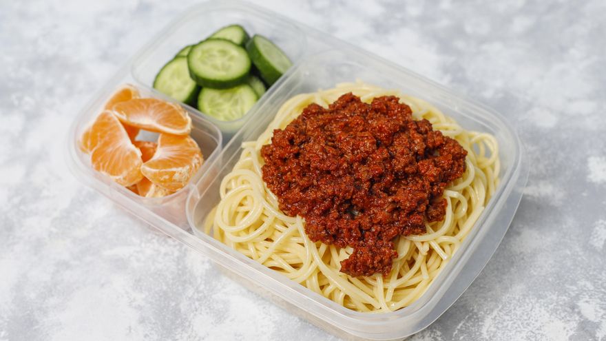 Cómo eliminar las manchas de tomate del táper: siete trucos efectivos