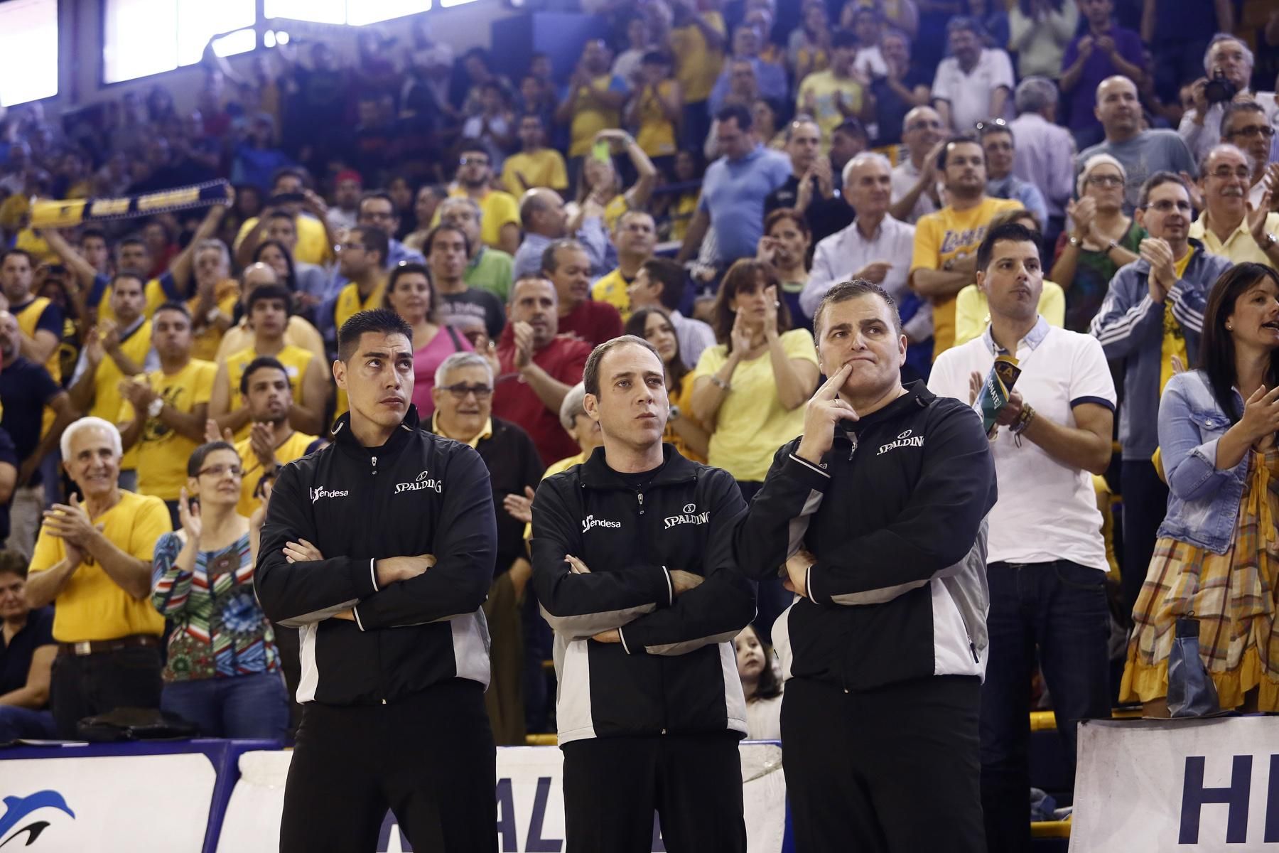 El trío arbitral del encuentro entre el Gran Canaria y el Valencia. ACB Photo/M. Henríquez