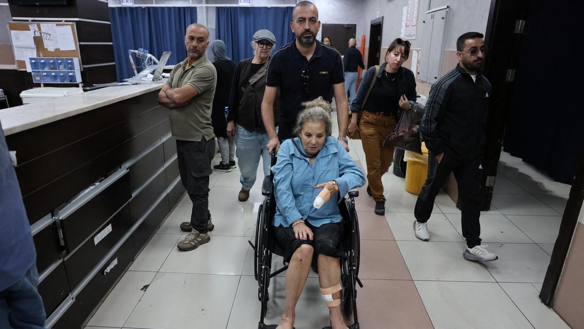La fotógrafa de EEUU atacada por colonos israelíes en Cisjordania tiene cuatro vértebras rotas y una costilla fracturada