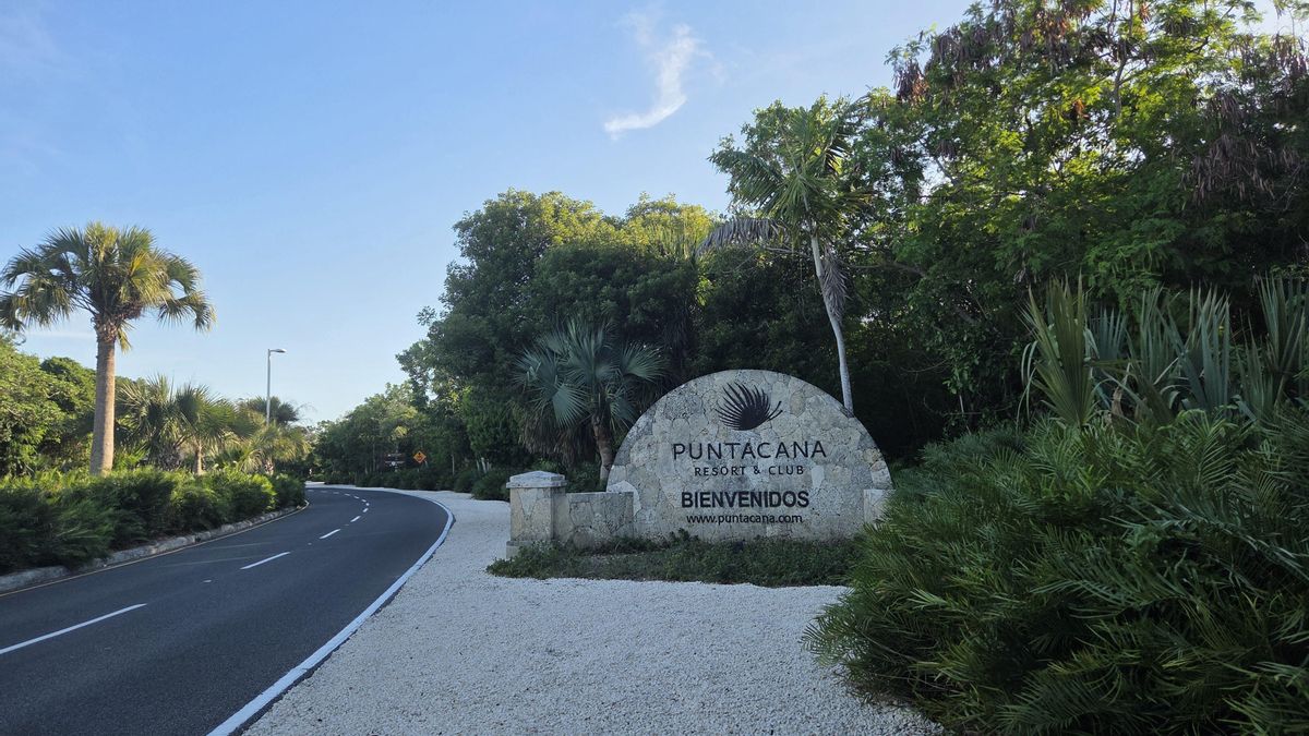 Carretera de entrada a Punta Cana Resort & Club